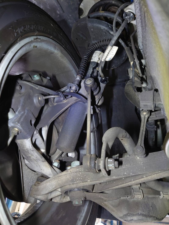 ポルシェ986 車検整備でオイル交換・クーラント補充を実施