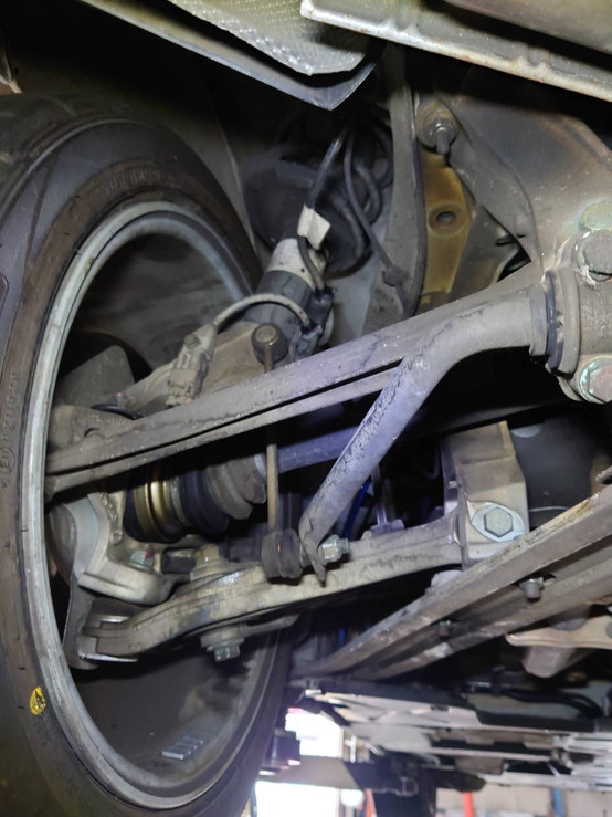 ポルシェ986 車検整備でオイル交換・クーラント補充を実施