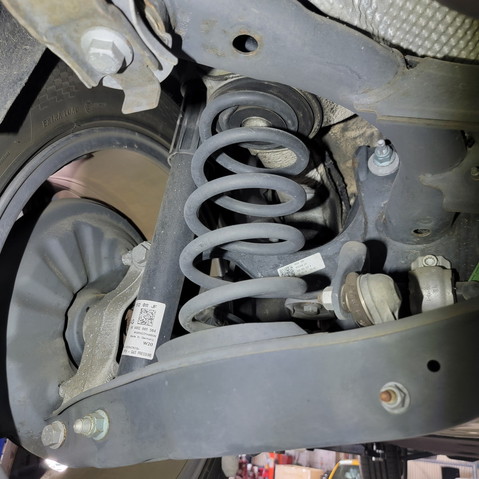 フォルクスワーゲンの車検整備｜リヤブレーキパッド交換など