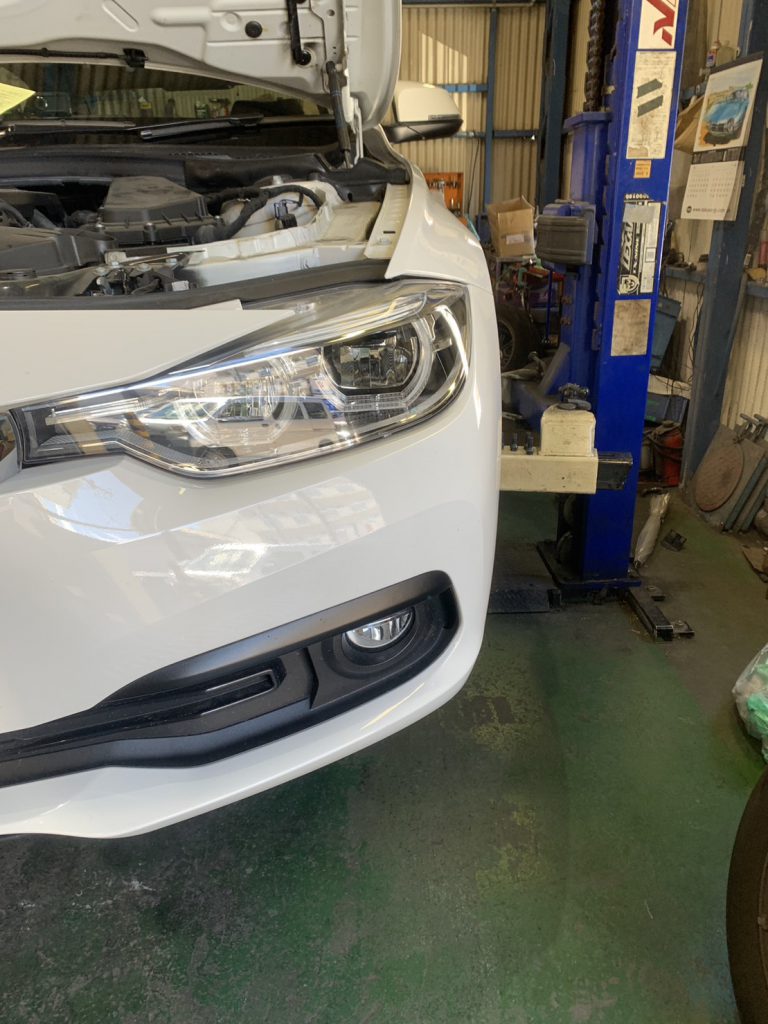 BMW320　前後ブレーキパット交換、Fスタビライザーリンク交換