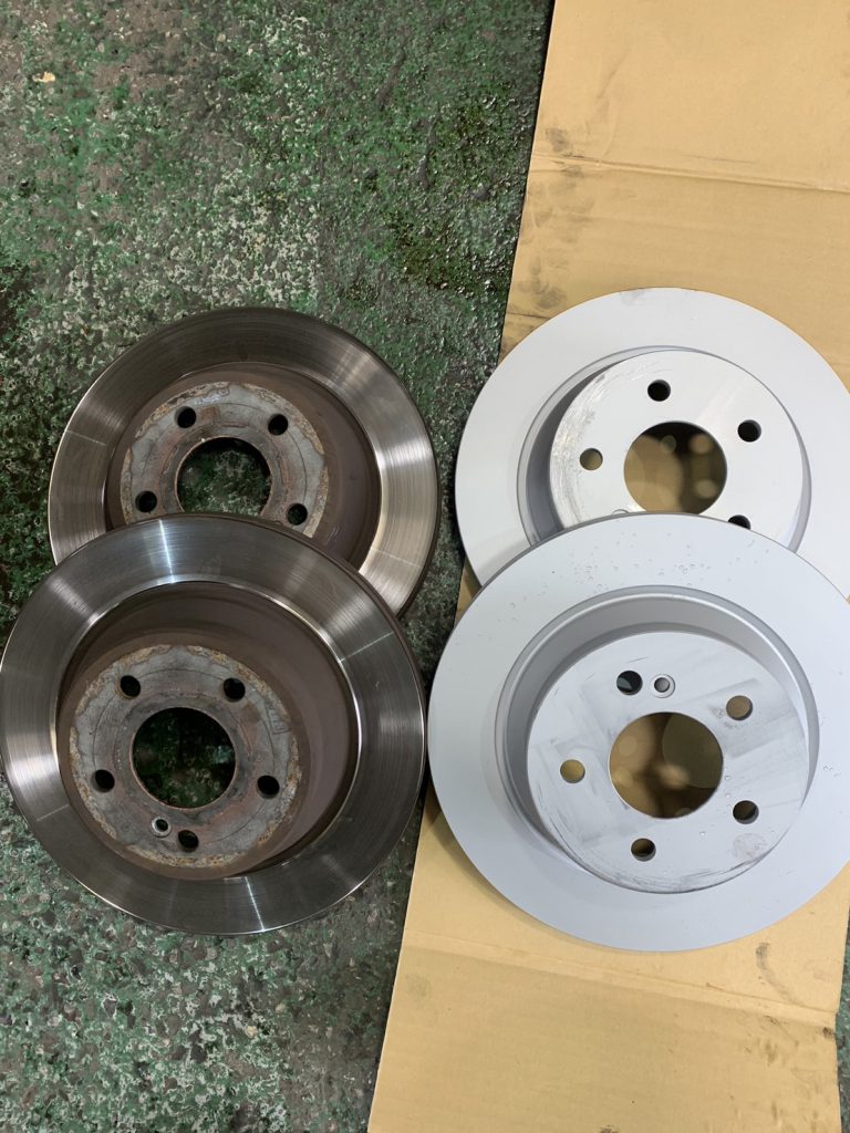ベンツCLS550　リヤブレーキ整備