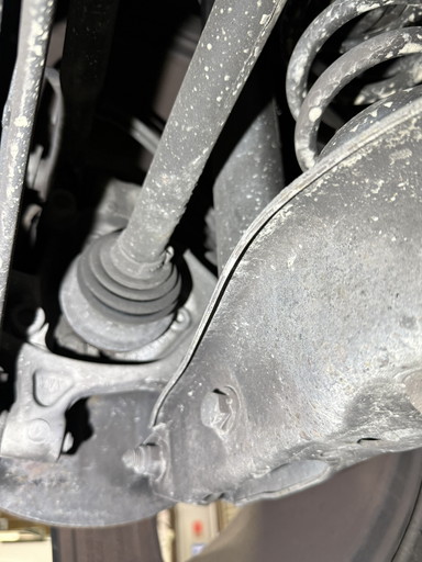 フォルクスワーゲン 車検整備｜ヘッドライト光量不足と下廻り漏れ対応